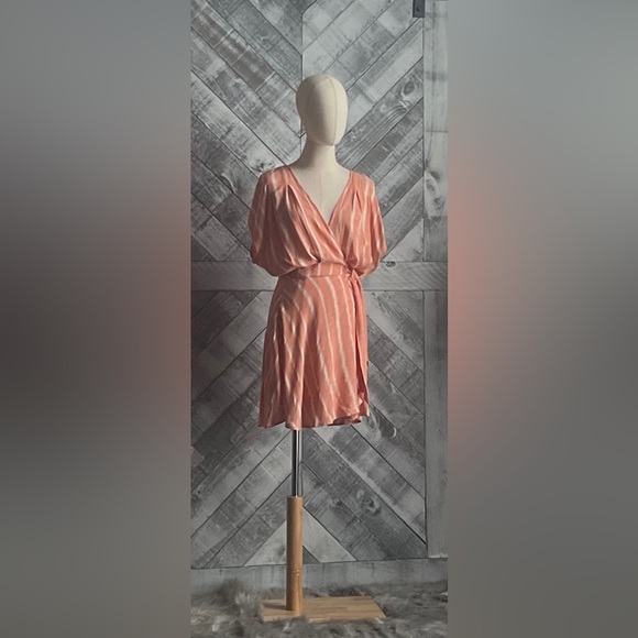 L*SPACE REVOLVE NWT SUNSHINE FEELS WRAP DRESS - Picture 6 of 12